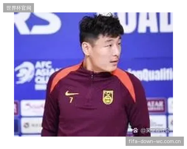 迪亚斯是葡萄牙防线的绝对核心,他的体能状况是球队应对对手下半场反扑的基石。 迪亚斯是葡萄牙防线的绝对核心,他的体能状况是球队应对对手下半场反扑的基石。